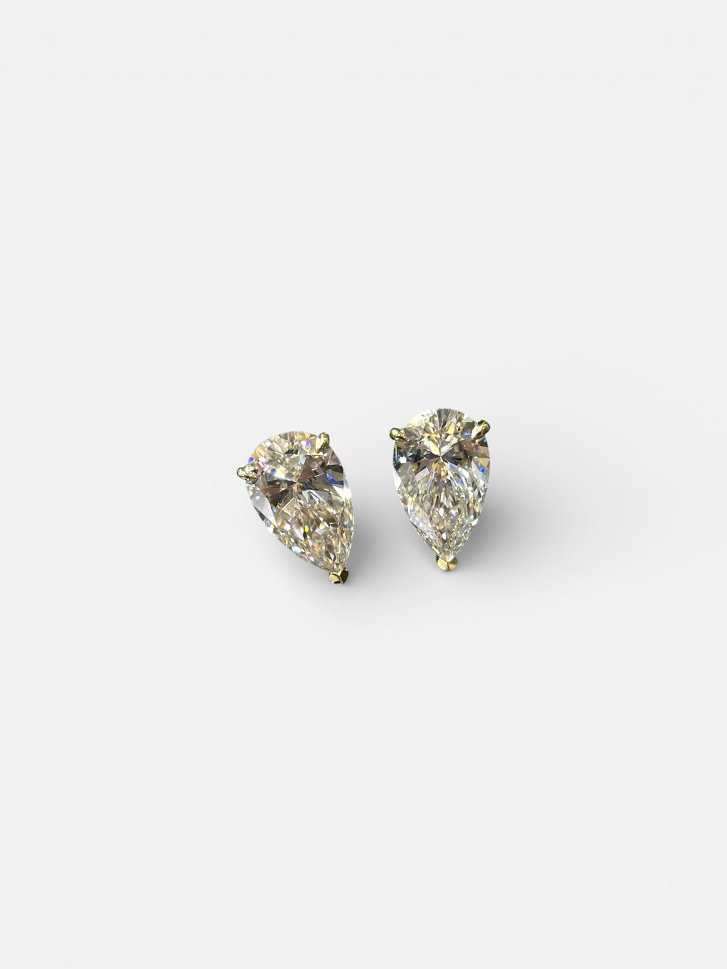 Diniar Pear Diamond Shape Earring