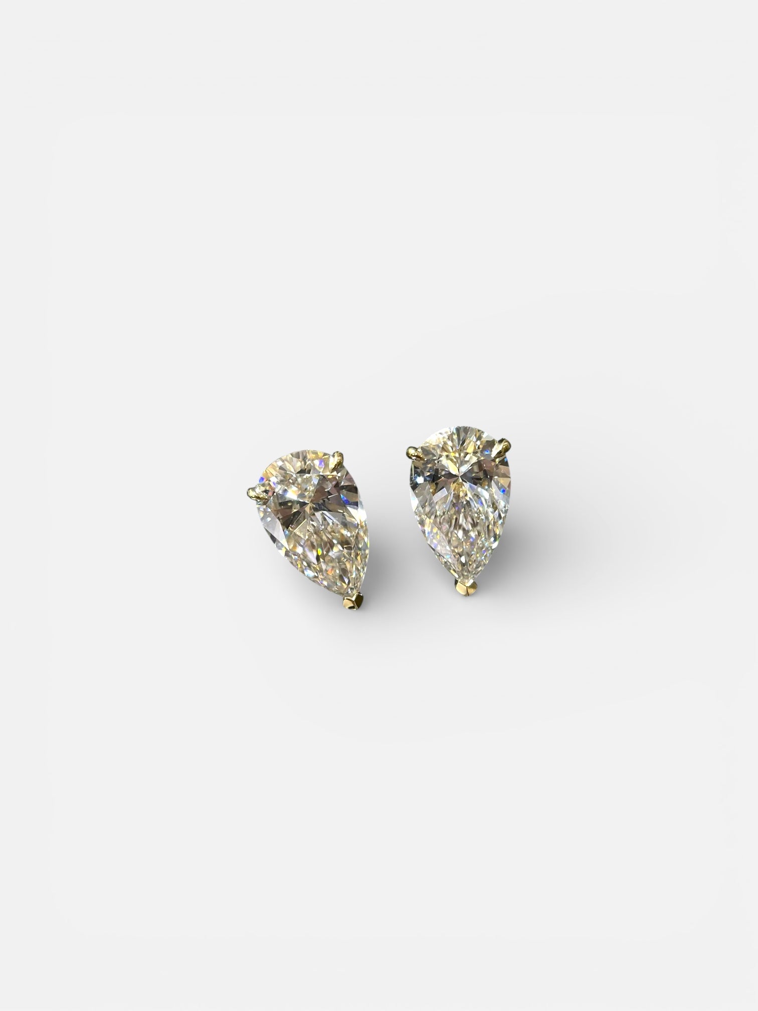 Diniar Pear Diamond Shape Earring