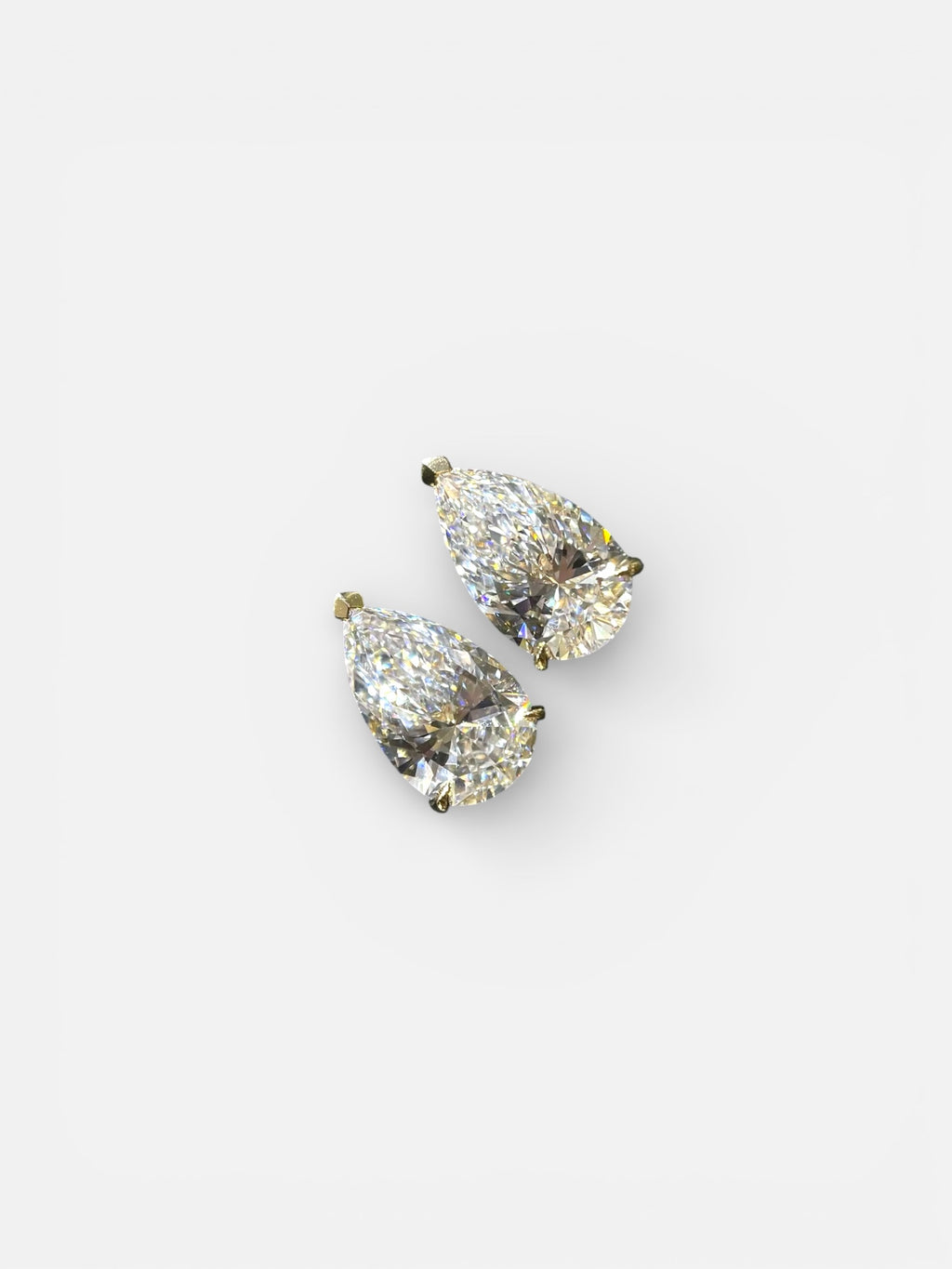 Diniar Pear Diamond Shape Earring