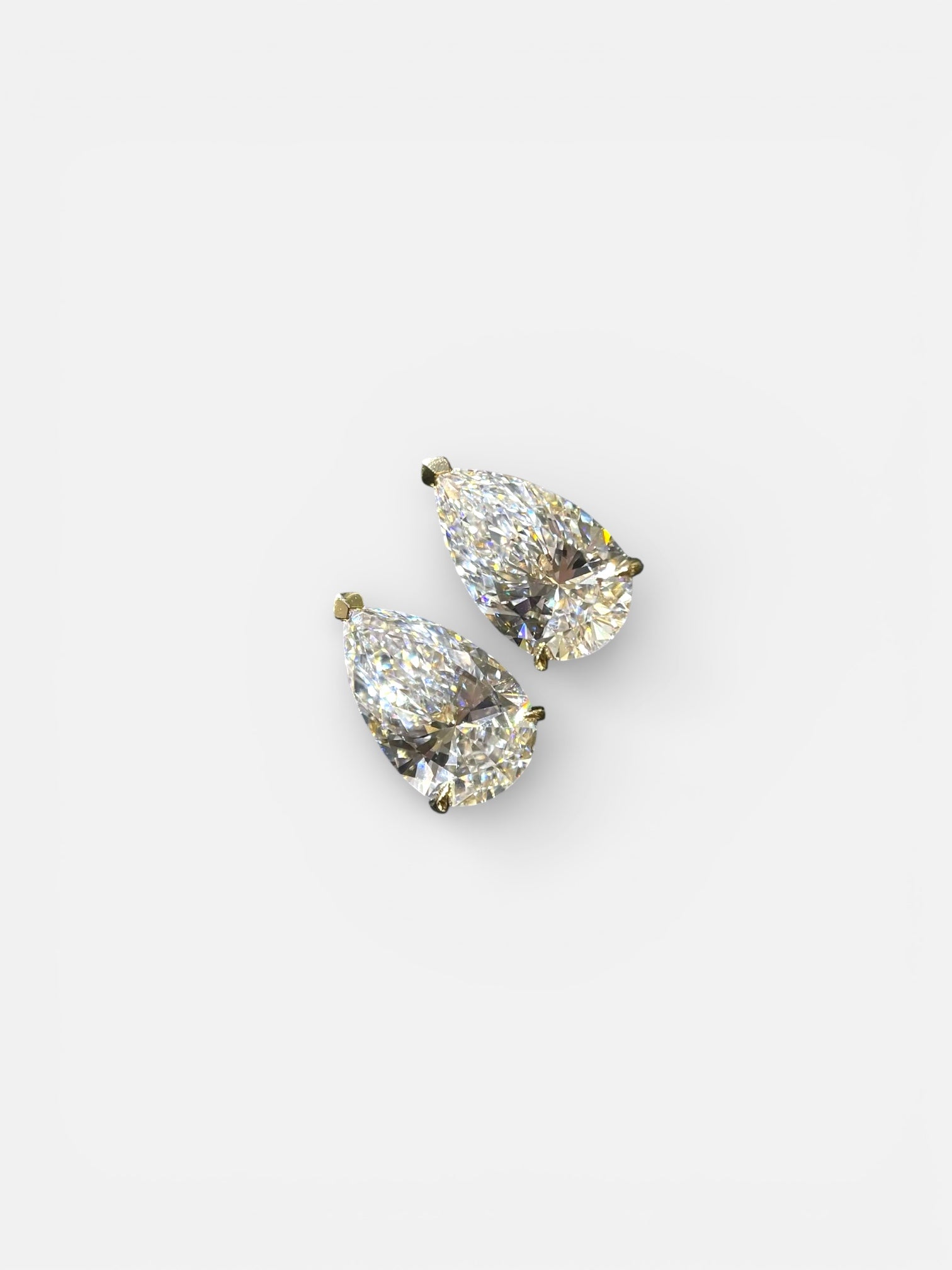 Diniar Pear Diamond Shape Earring